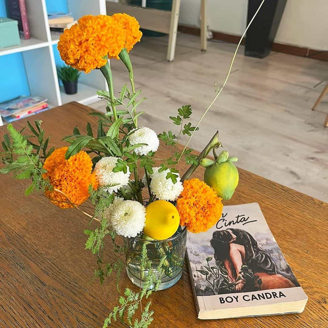 Bunga Bungah : A Tropical-Garden Flower Bouquet