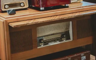 Sustainable Sound: Kris Jänssen Werks Revives Vintage Radios with Modern Tech at ASHTA District 8 SCBD