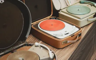 Sustainable Sound: Kris Jänssen Werks Revives Vintage Radios with Modern Tech at ASHTA District 8 SCBD