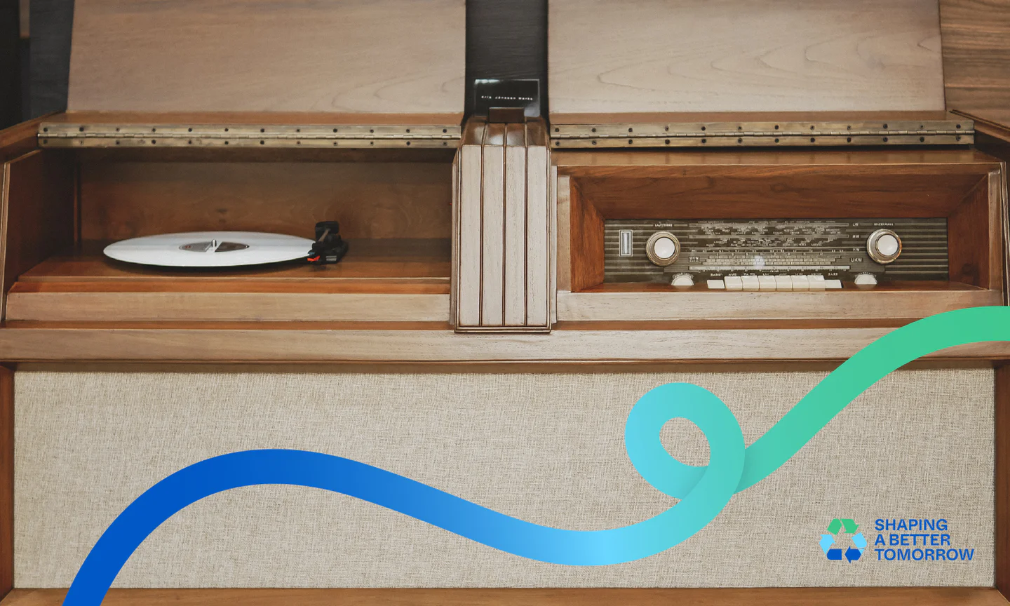 Sustainable Sound: Kris Jänssen Werks Revives Vintage Radios with Modern Tech at ASHTA District 8 SCBD