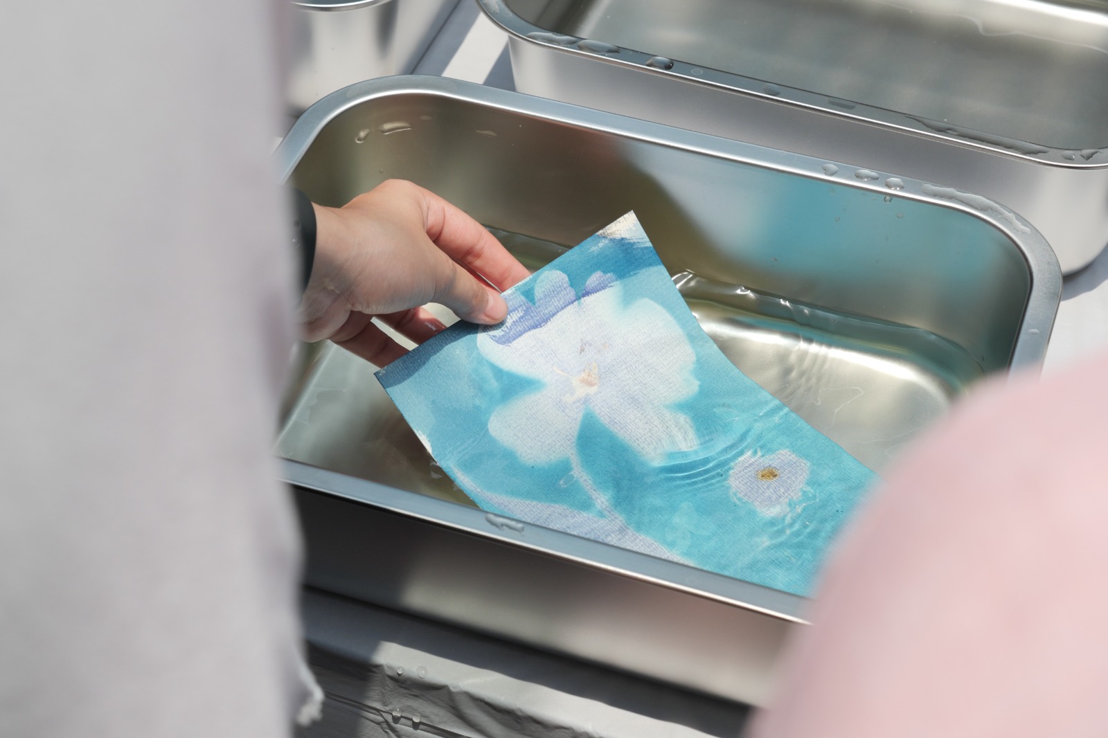 Sunprint of Hope: Meaningful Workshop at Brushstrokes of Hope Sunprint of Hope: Meaningful Workshop at Brushstrokes of Hope