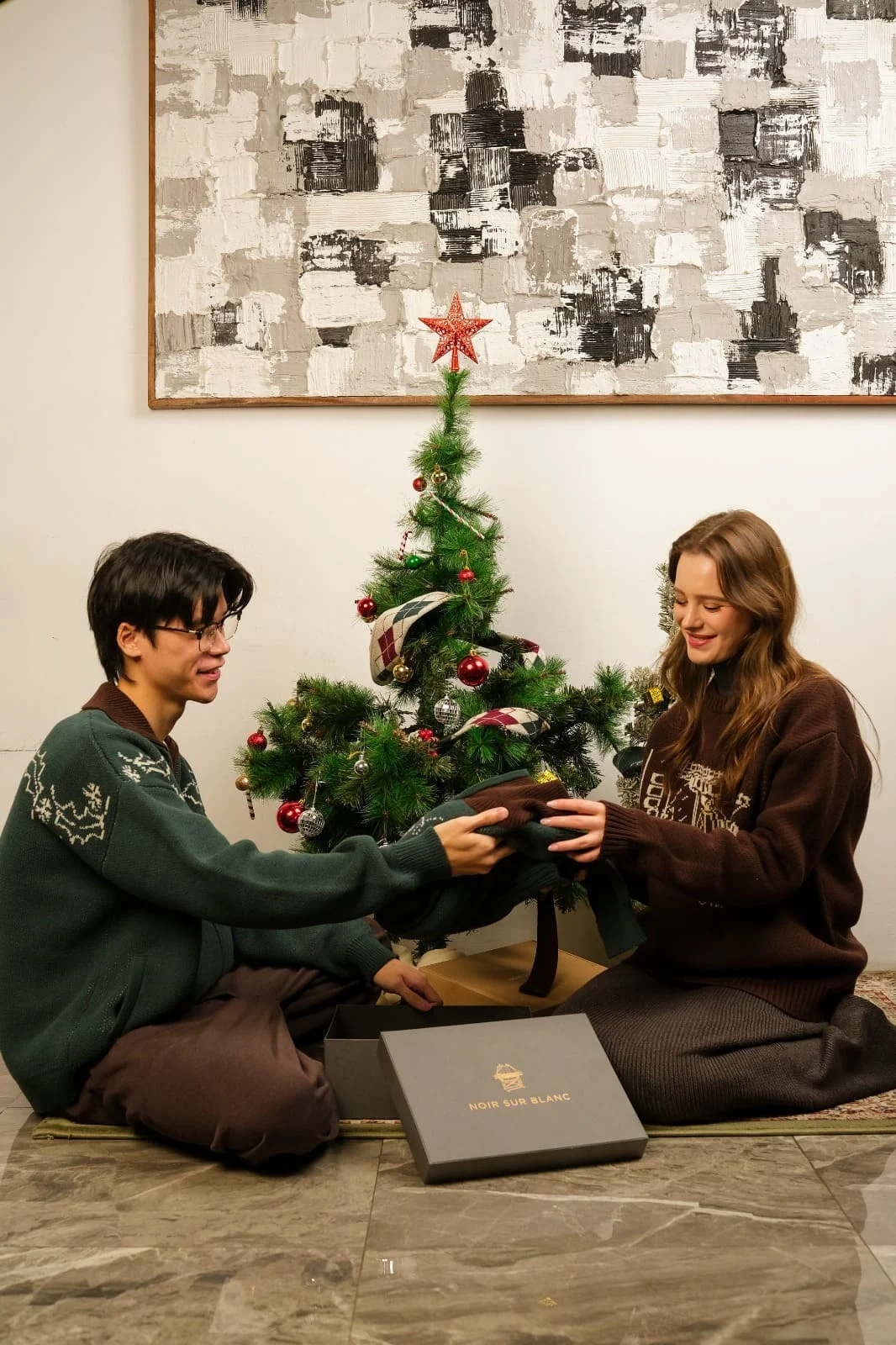 Saved By The Bell: Noir Sur Blanc’s Christmas Collection Lands Softly at ASHTA